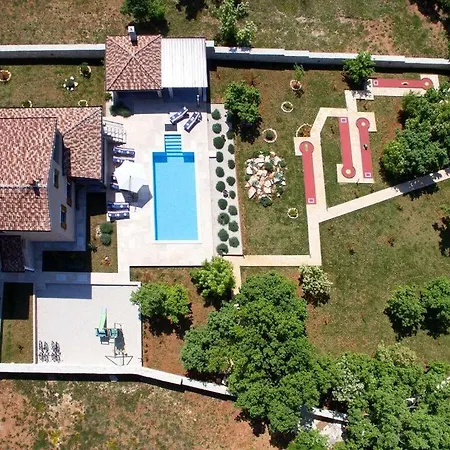 Stokovci Comfortable Villa Svetvincenat